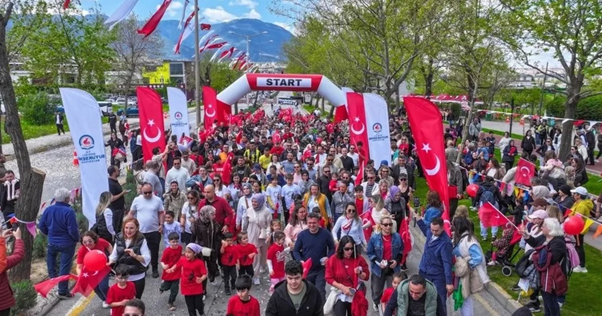 Denizli’de 23 Nisan Coşkusu çocuk koşusuyla başladı
