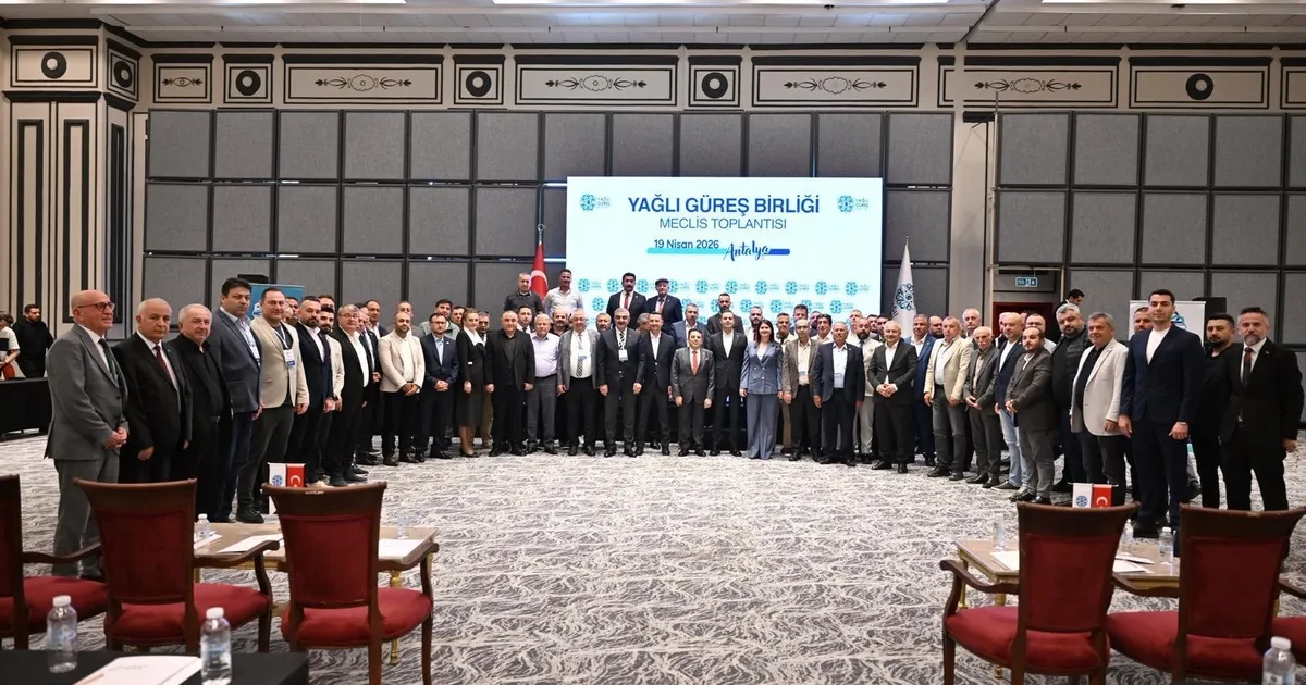 Yağlı Güreş Birliği’nde Ahmet Akın yeniden başkan seçildi