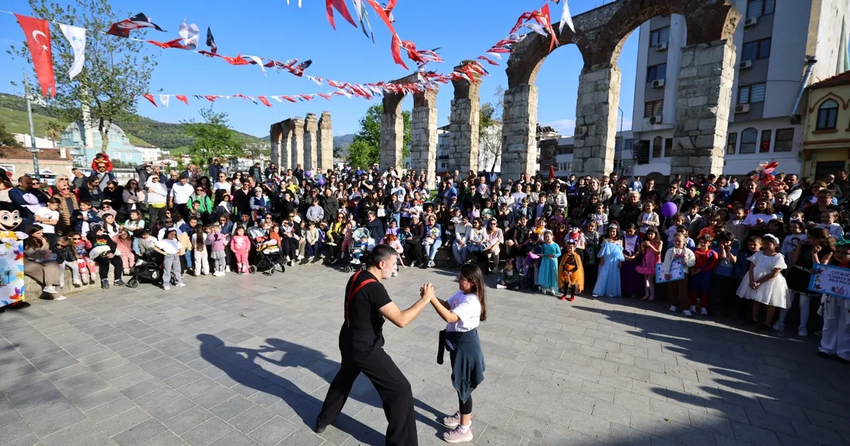 Efes Selçuk'ta Çocuk ve Gençlik Tiyatroları Festivali heyecanı