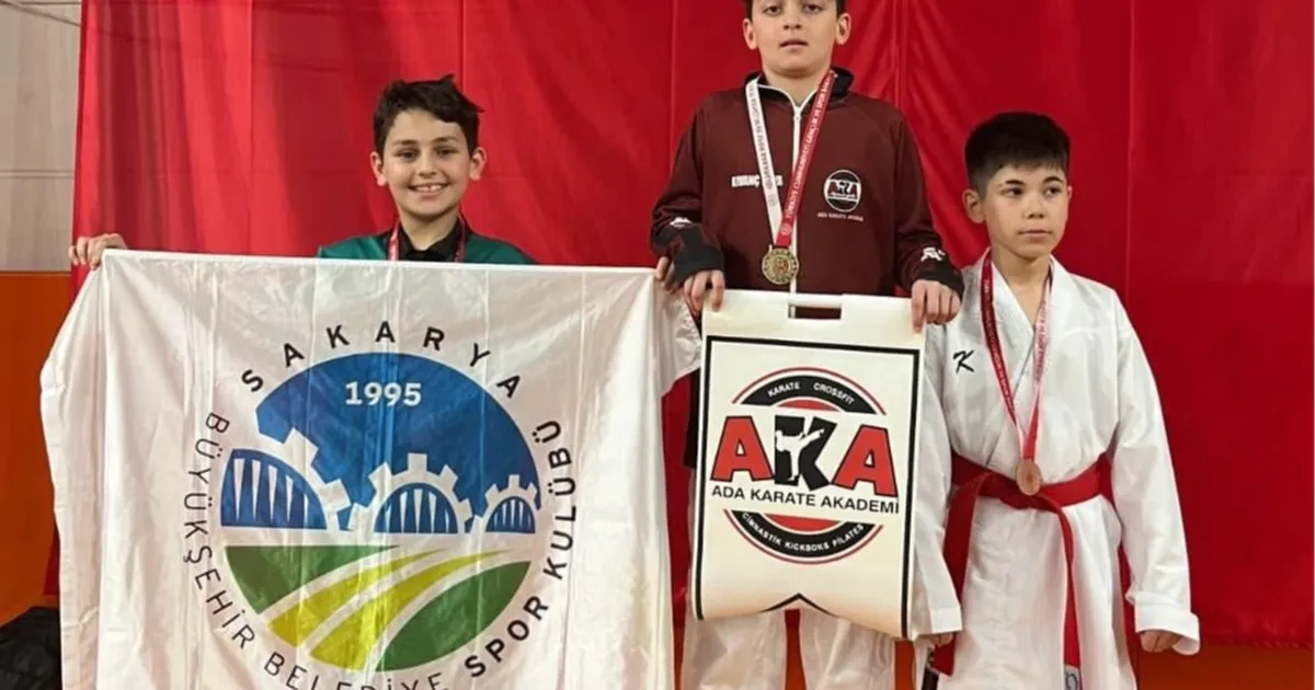 Sakaryalı sporcular kürsüden inmedi!