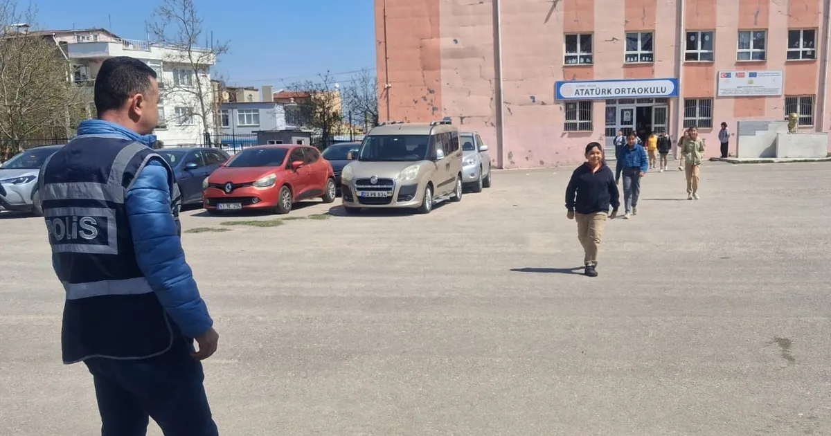 Keşan’da okullarda polisler nöbette, bahçeler veliye kapandı!