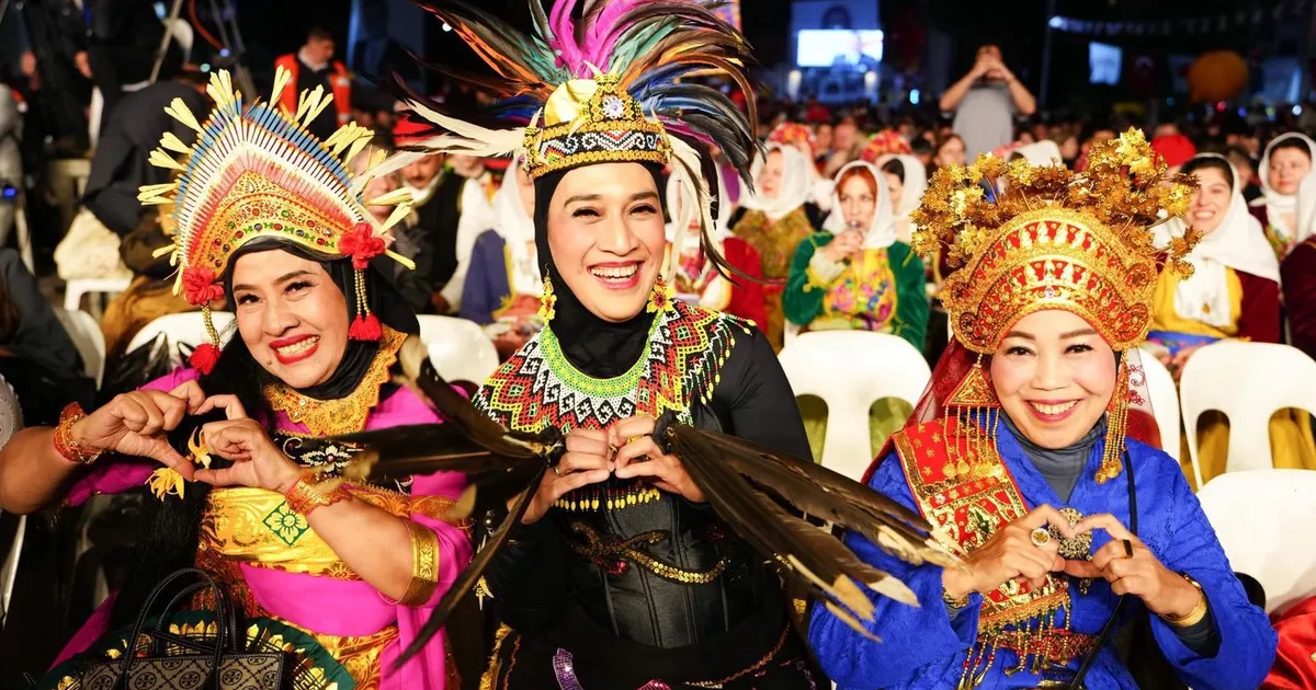 Manisa'da mesir coşkusu sokaklara taştı