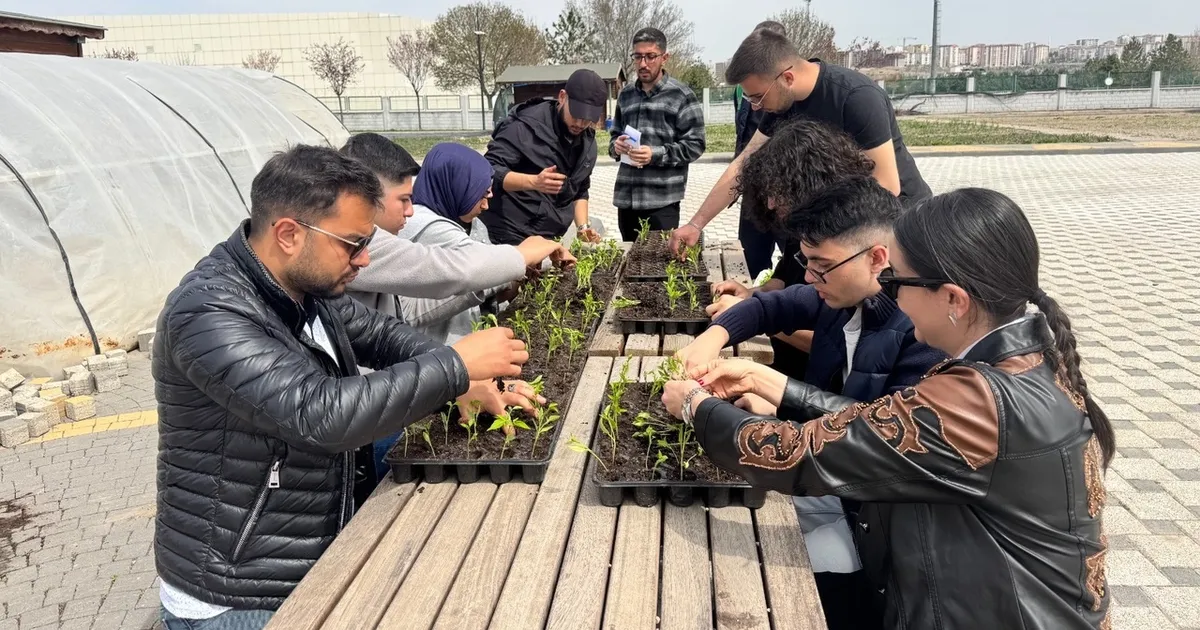 Kayseri Büyükşehir'den üniversitelilere uygulamalı tarım eğitimi