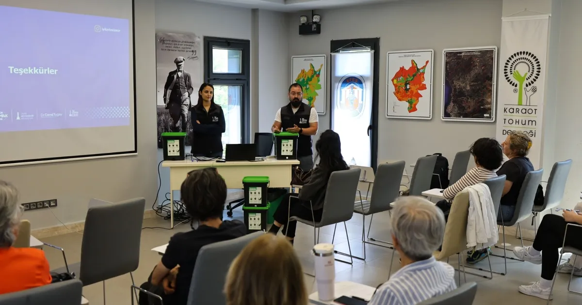 İzmir'de Efes Tarlası Yaşam Köyü’nde bokaşi kompost eğitimi