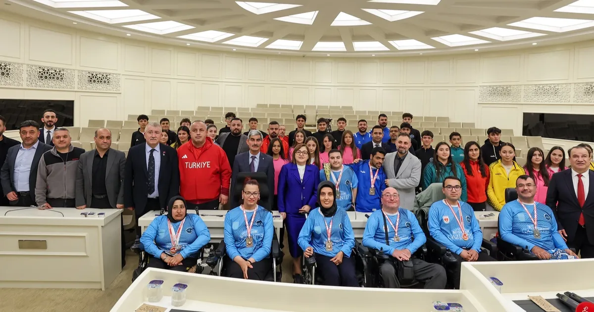 Gaziantep'te başarılı sporculardan Başkan Şahin'e ziyaret