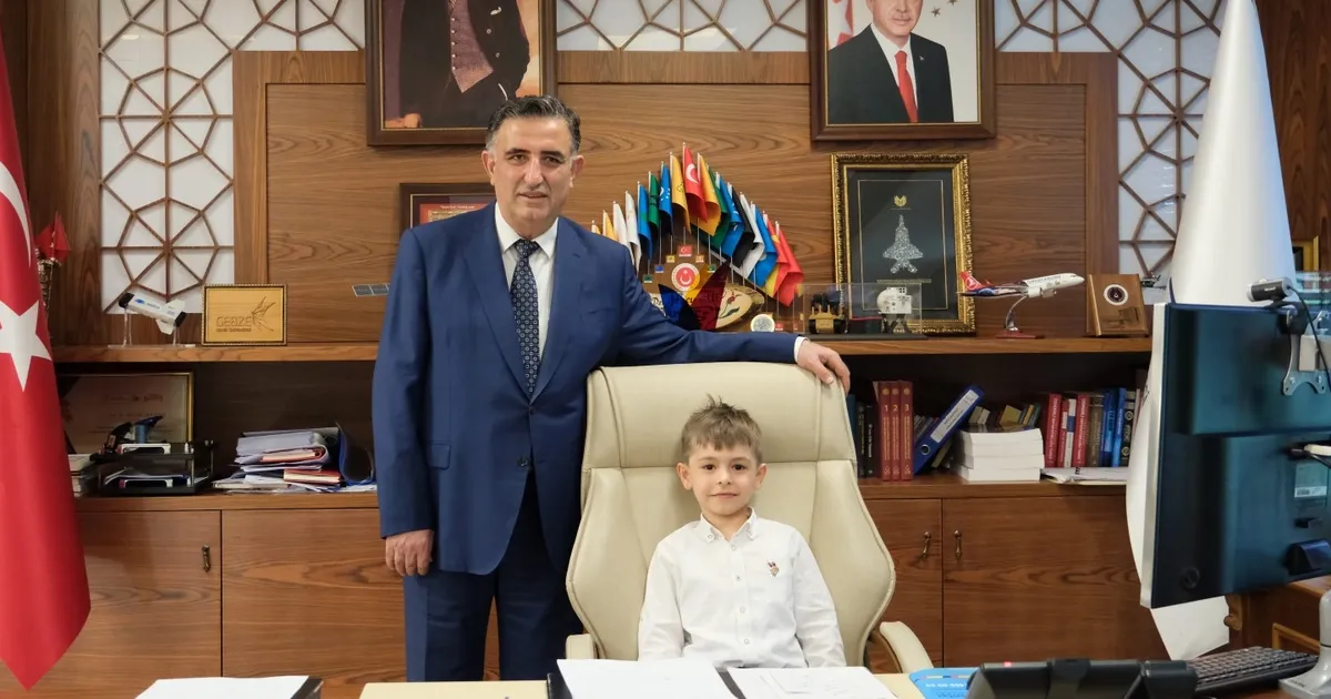 Gebze'de rektörlük koltuğu miniklerde