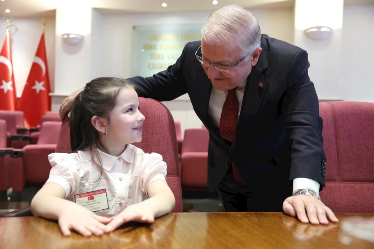 Bakan Güler, 23 Nisan’da şehit ve gazi çocuklarıyla buluştu