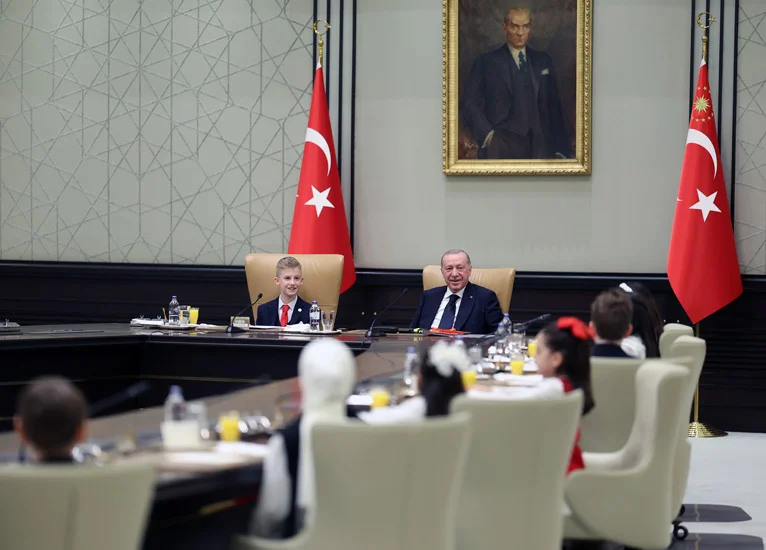 Cumhurbaşkanı Erdoğan’ın çocuklarla buluşmasında duygusal anlar