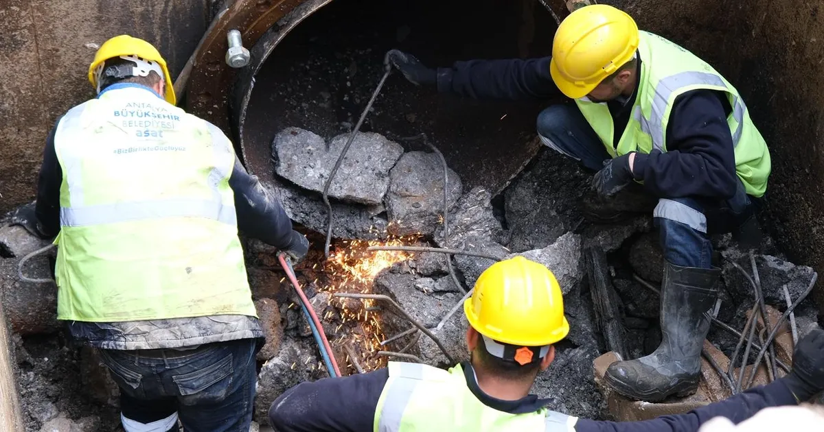 Antalya’da 35 yıllık ana hat vana yenilendi