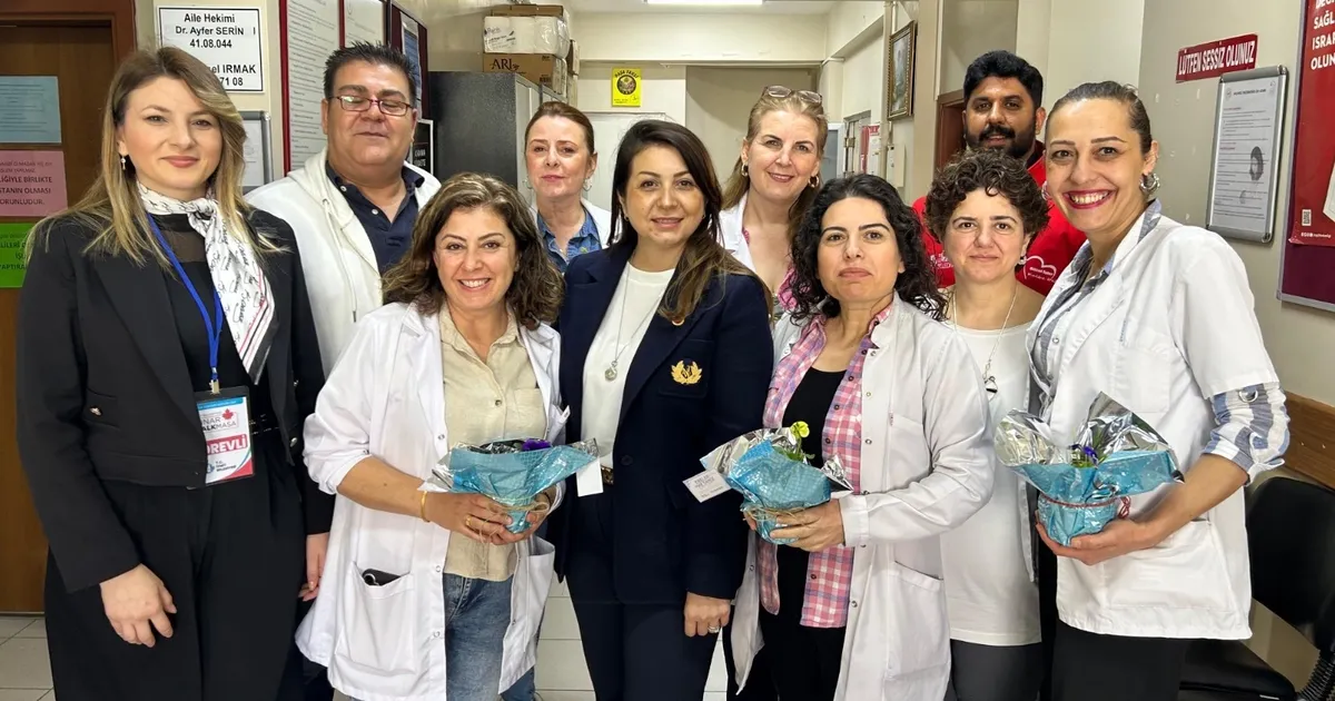 İzmit Belediyesi'nden ebelere anlamlı ziyaret