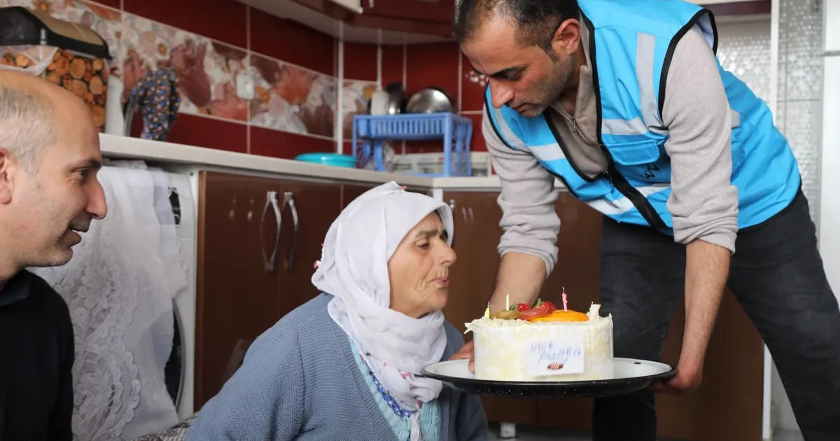 Besra Nine'ye sürpriz doğum günü