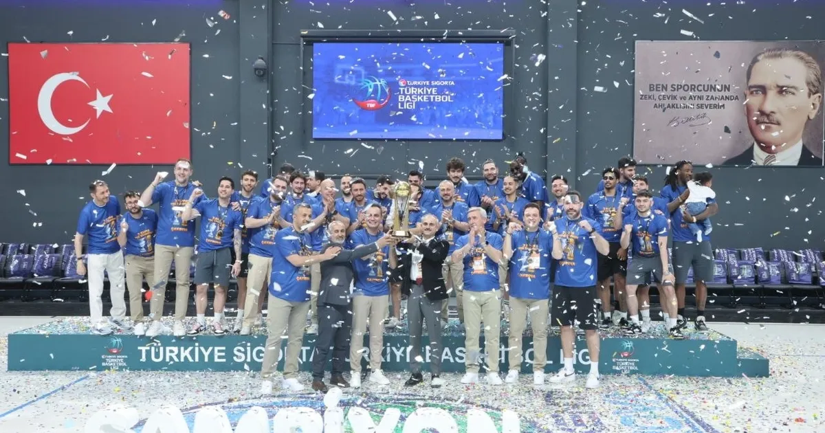 Kocaeli'de Çayırova Belediyesi, şampiyonluk kupasına kavuştu