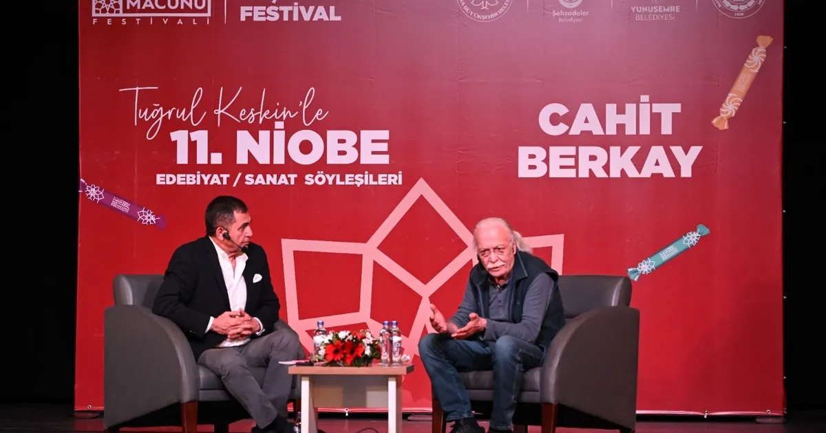 Usta sanatçı Cahit Berkay Manisalılarla buluştu