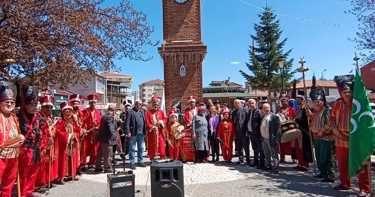 Pazaryeri’nden CHP’li vekillere mehterli gönderme