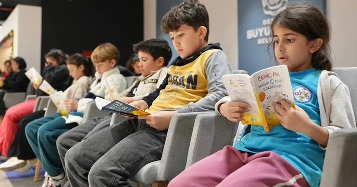 Denizli’de çocuklar “Telefonu Bırak, Kitaba Sarıl” çağrısına kulak veriyor