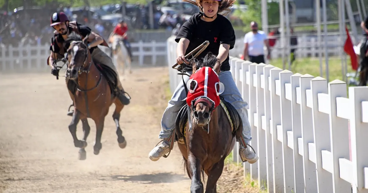 Bursa’nın Fethi’nin 700’üncü yılında 'Rahvan At Yarışları' heyecanı... 78 at birinciliğe koştu