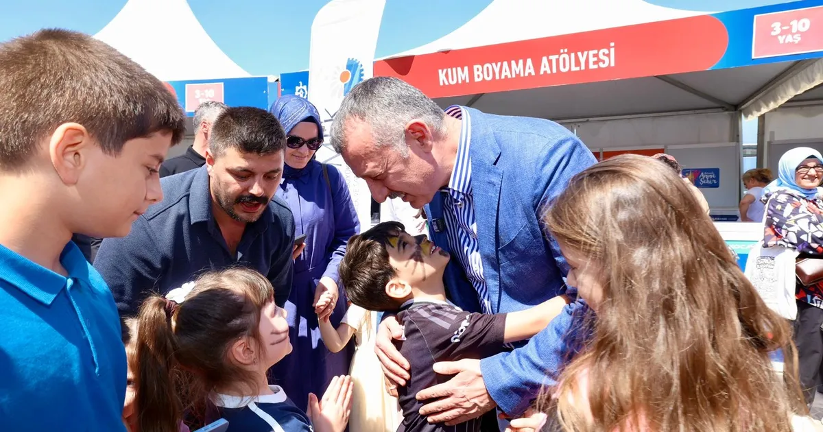 Kocaeli'de Başkan Büyükakın’a çocuklardan sevgi seli - Gündem Haberleri