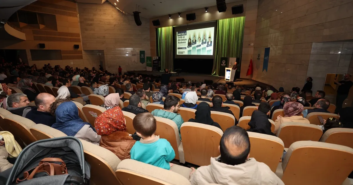 Konya Karatay'da aile seminerleri sürüyor