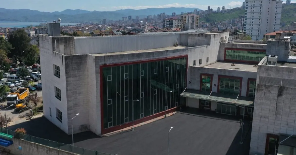 Ordu’da Fatsa Devlet Hastanesi önü sıcak asfaltla yenileniyor