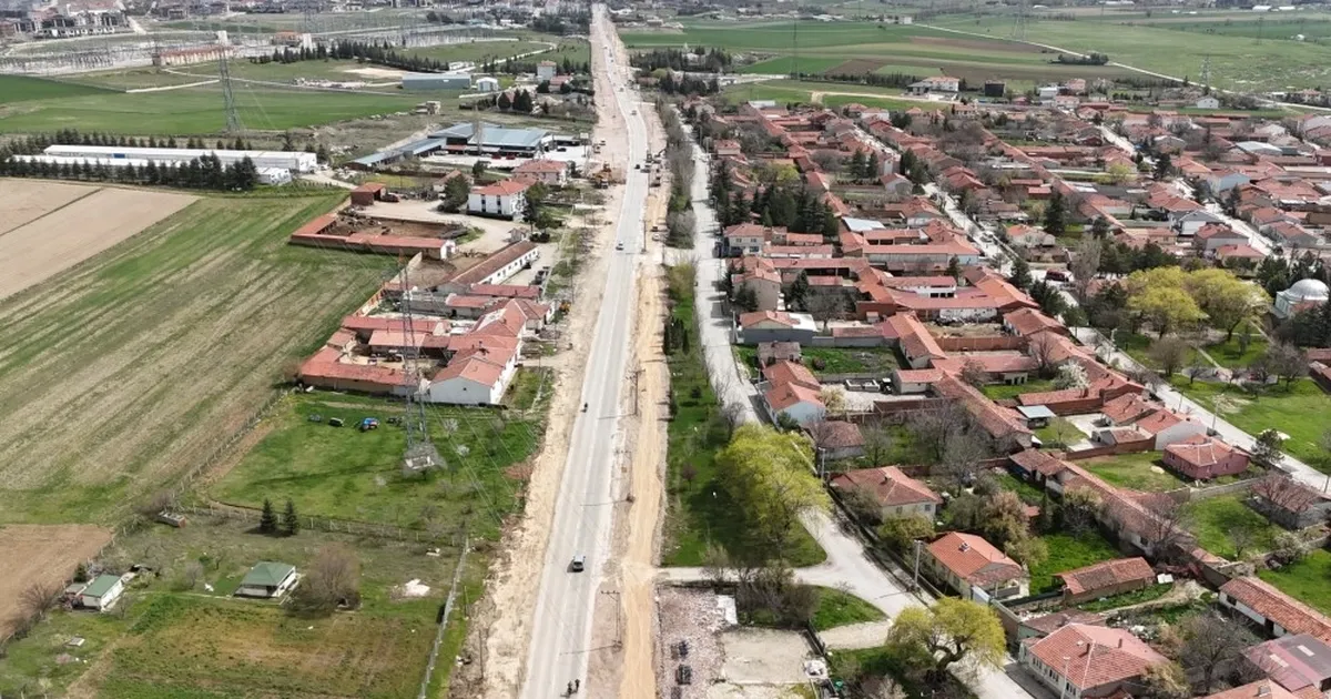 Eskişehir'de yollar genişliyor sürücülerin yüzü gülüyor