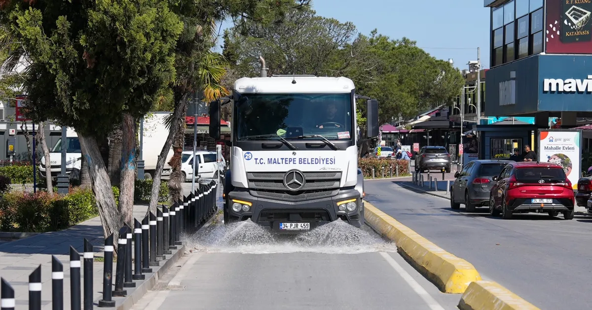 İstanbul Maltepe'de mahallelerde bahar temizliği sürüyor