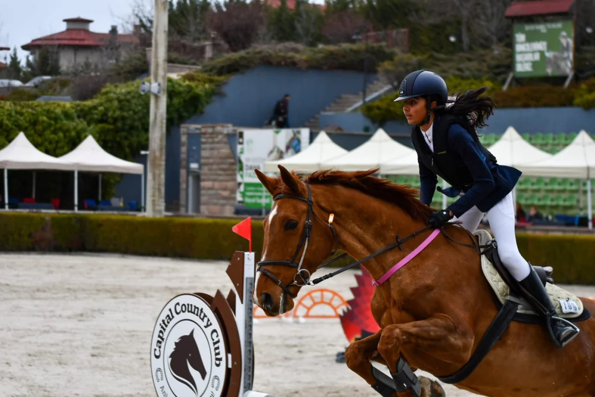 Ankara’da binicilik rüzgarı: Defne Turasan zirveye adını yazdırdı - Spor Haberleri