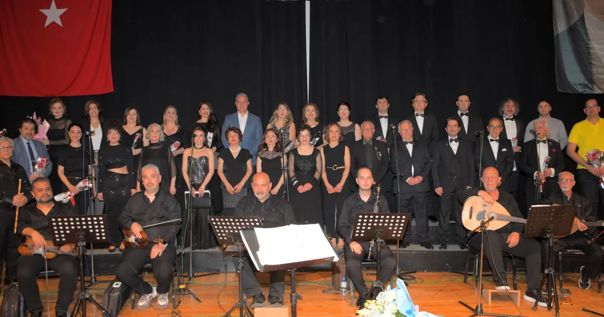 İZDO TSM Korosu ayakta alkışlandı