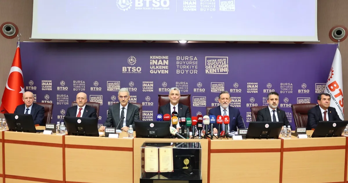 Bakan Bolat Bursa’da ekonomi mesajı verdi... İhracatta tarihi rekor kırdık