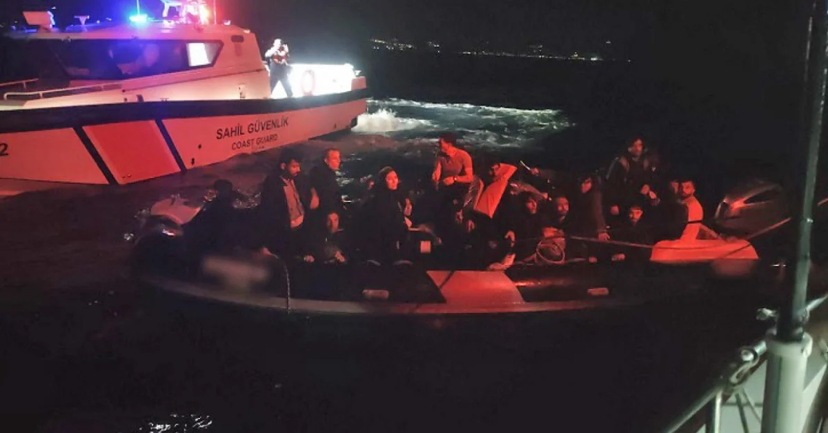 İzmir açıklarında 2’si çocuk 24 düzensiz göçmen yakalandı