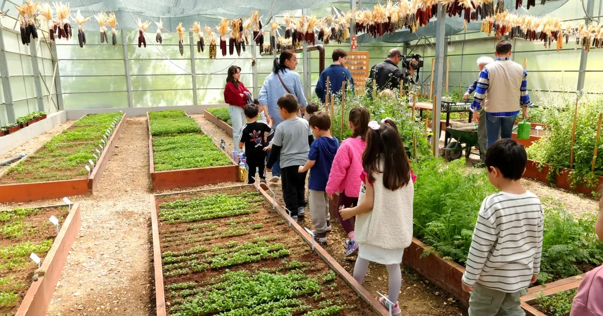 Bursa Osmangazi'de çocuklar toprak sevgisini öğreniyor