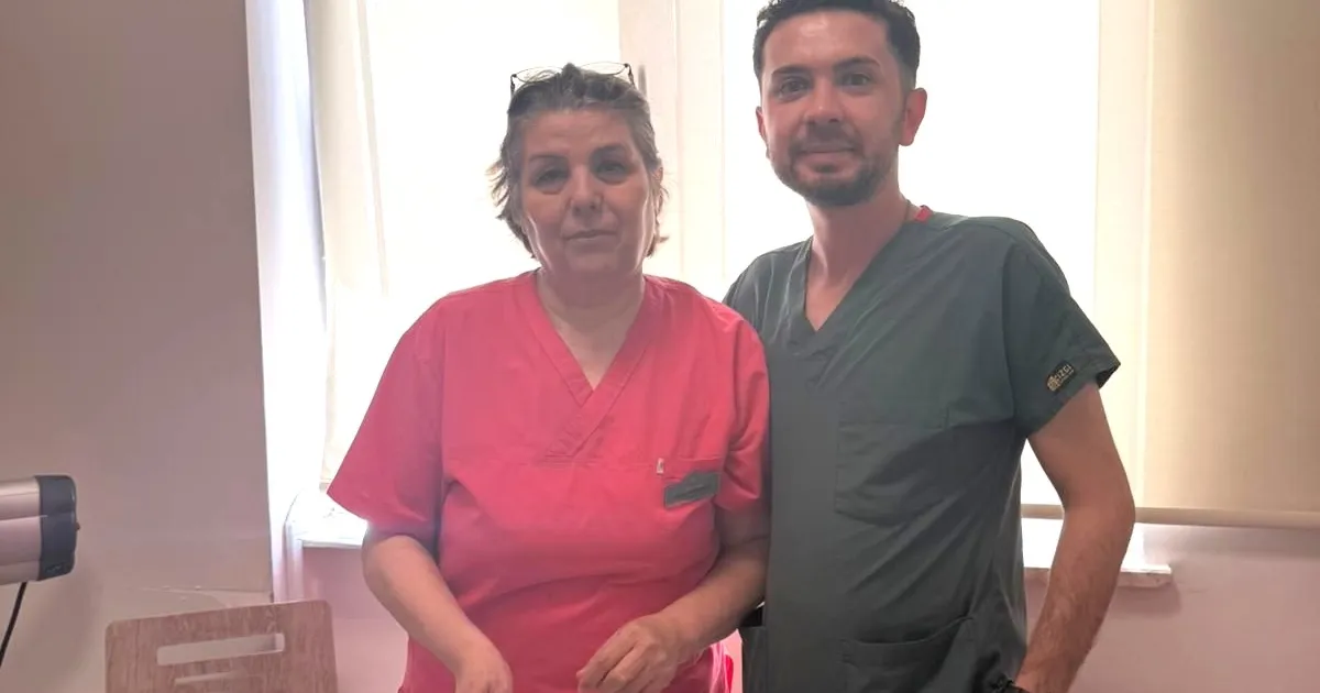 Yardım eden ebe ile yıllar sonra Antalya'da mesai arkadaşı oldu