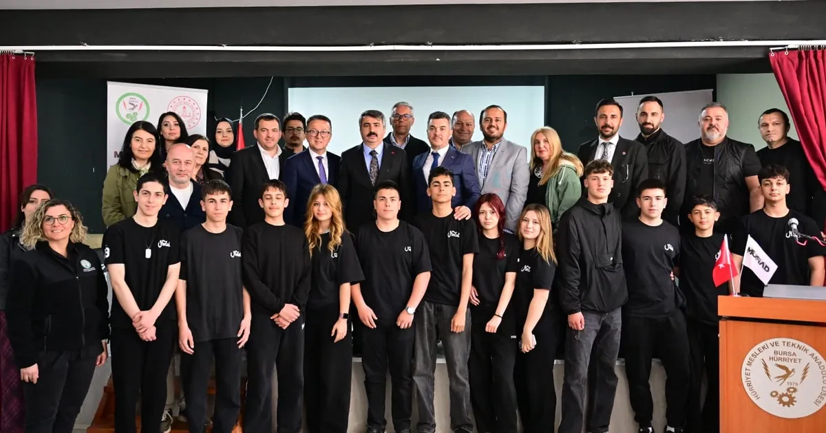 Bursa Yıldırım'da Başkan Yılmaz'dan gençlere tavsiyeler