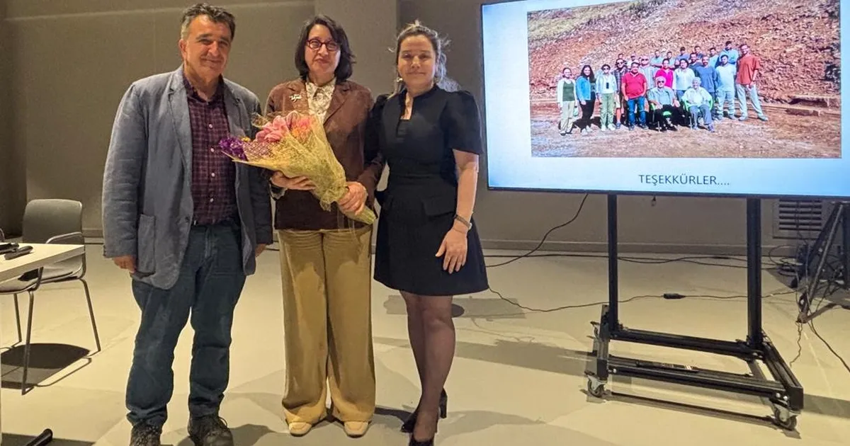 Bursa Nilüfer'de Gölyazı kazıları Pancar Deposu’nda anlatıldı