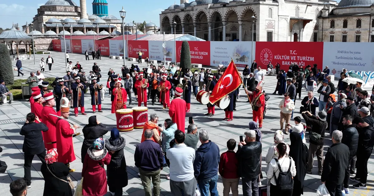 Konya meydanlarında mehter coşkusu