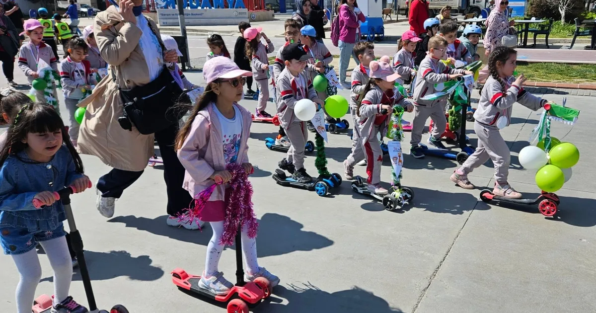 Bursa Mudanya’da miniklere 'scooter' şenliği