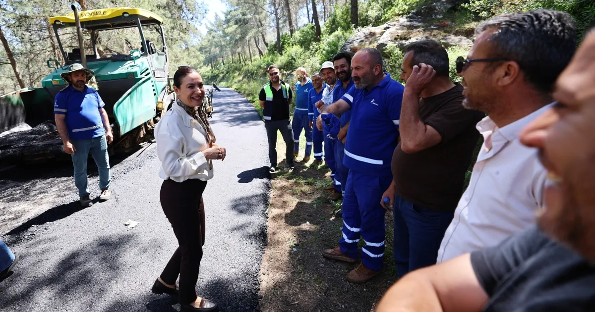 İzmir Efes Selçuk'ta asfaltlama çalışmaları sürüyor