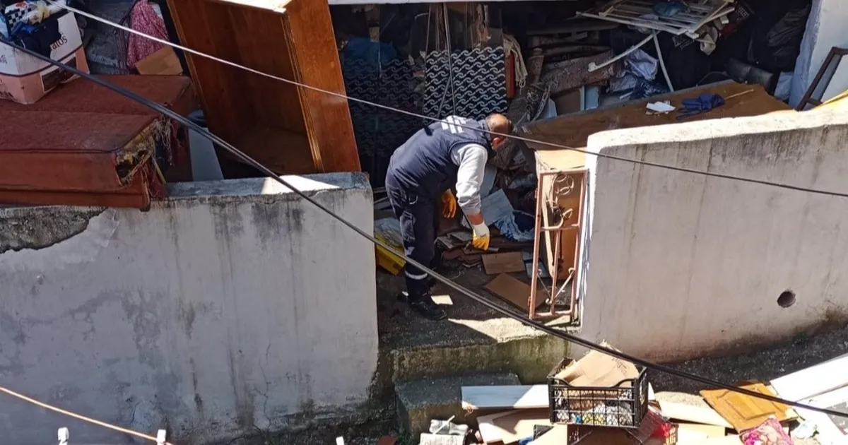 İzmit'te belediyeden çöp eve müdahale