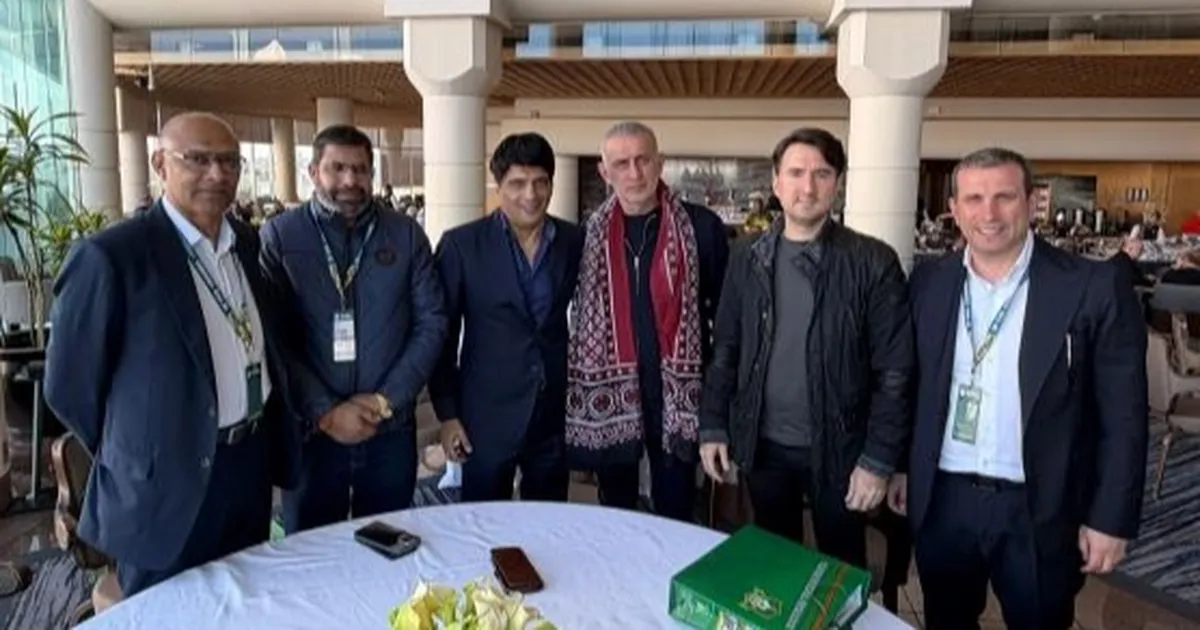 TFF Başkanı Hacıosmanoğlu ve Pakistanlı mevkidaşıyla bir araya geldi