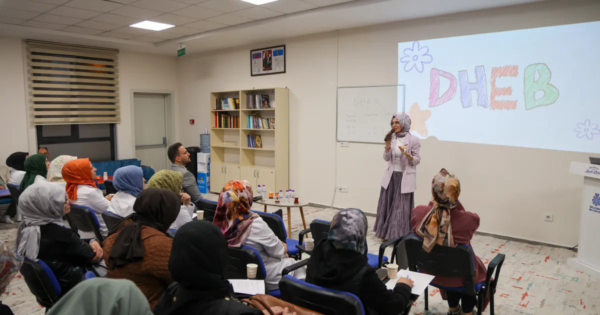 Konya'da Çocuk Mektebi’nde ailelere eğitim semineri
