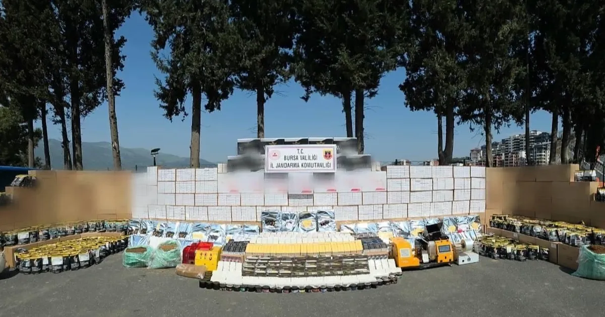 Bursa Gemlik'te milyonlarca makaron ele geçirildi