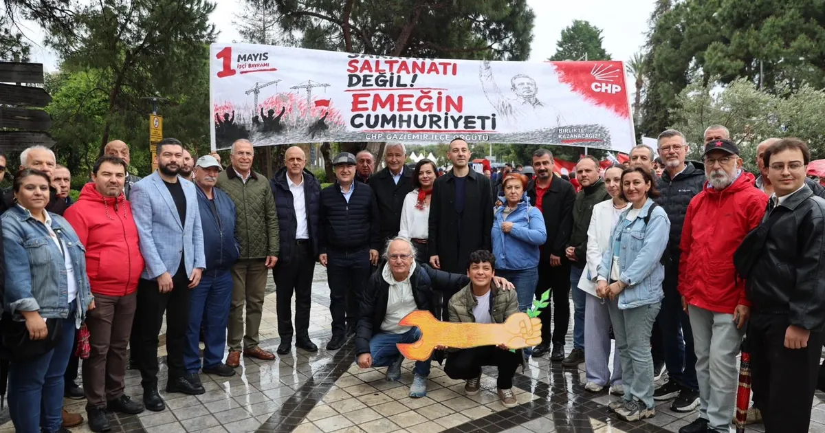 İzmir'de binlerce emekçi 1 Mayıs'ı kutladı
