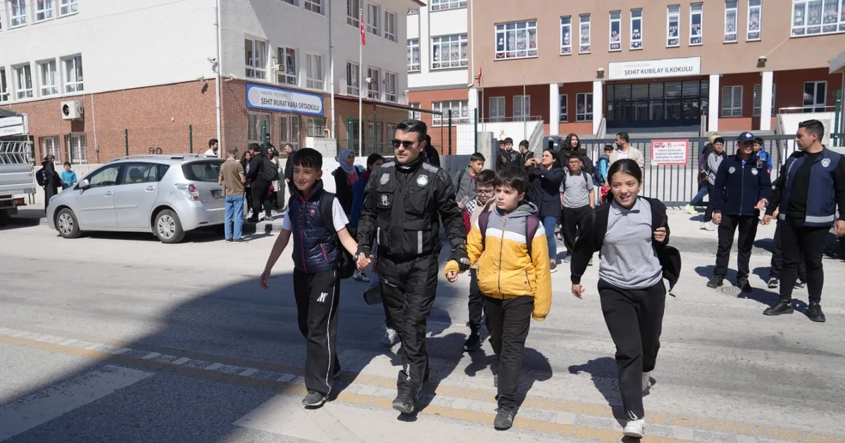 Ankara Keçiören Zabıtası'ndan öğrenci güvenliği mesaisi