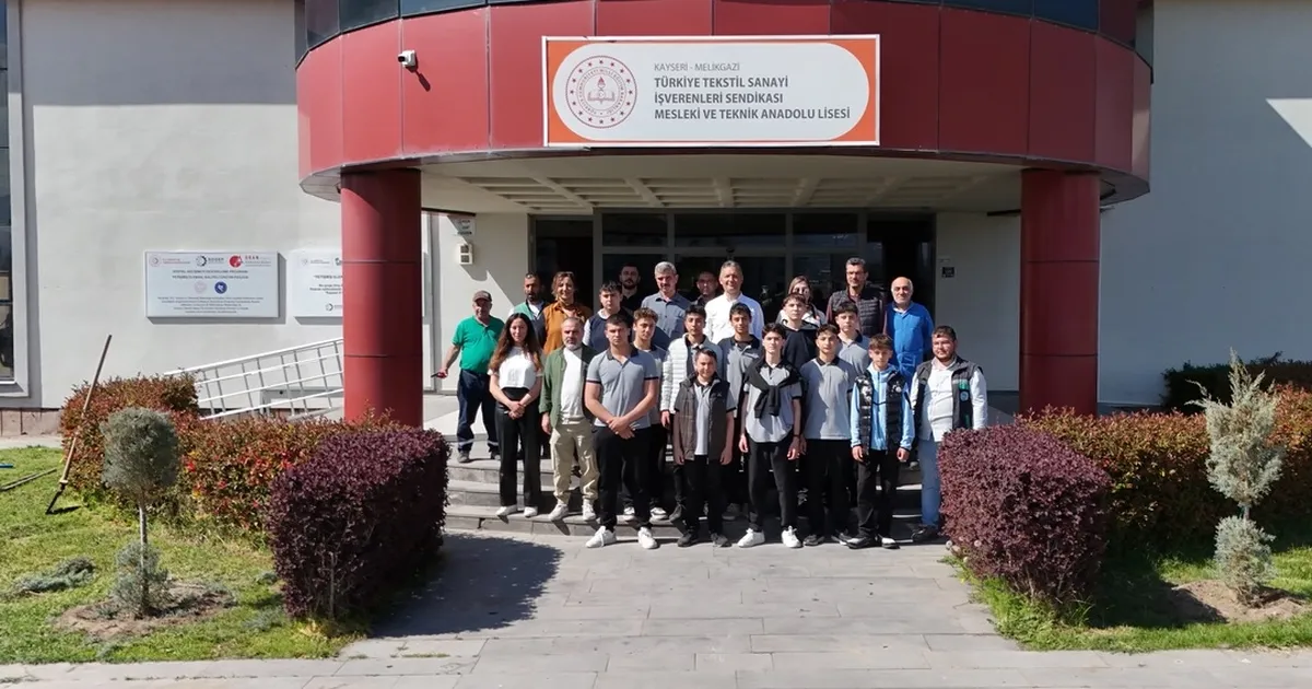 Kayseri Büyükşehir'den okullara yeşil dokunuş