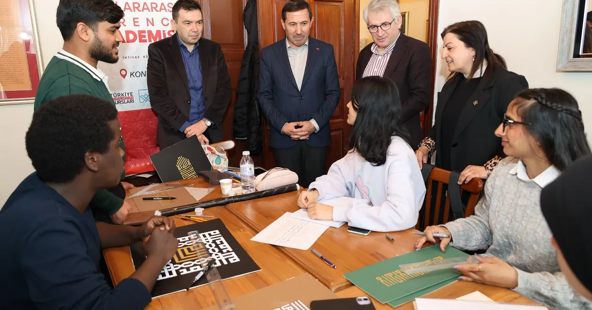 Konya Karatay'da 48 ülkeden öğrenciler sanatla buluştu