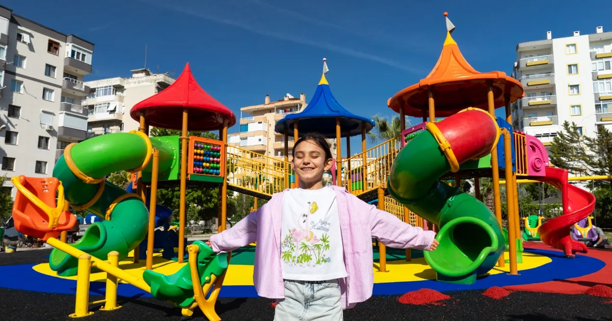 İzmir Narlıdere'de oyun parkı zeminleri yenileniyor - Gündem Haberleri