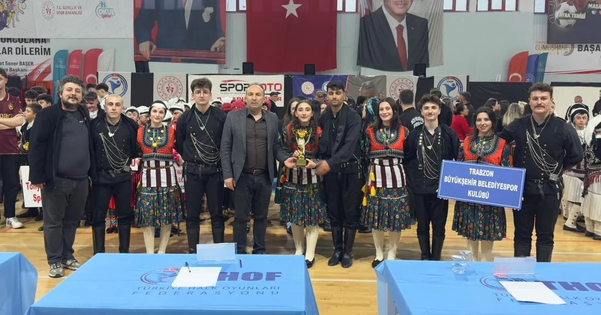 Trabzon Halk Oyunları ekibi bölge şampiyonu oldu