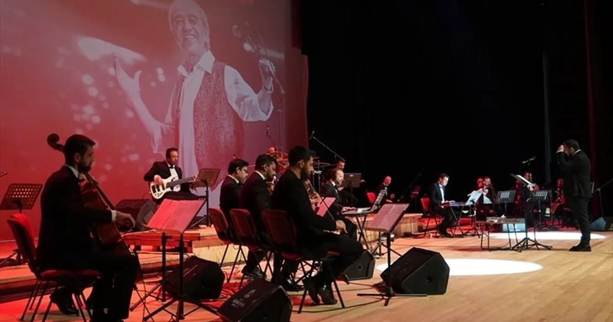 Denizli'de Edip Akbayram şarkılarıyla unutulmaz bir konser