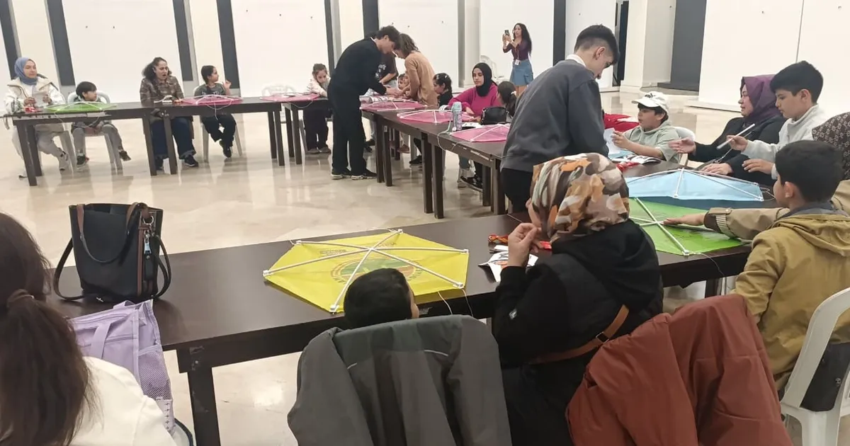 İstanbul Maltepe'de annelere özel uçurtmalar tasarlandı