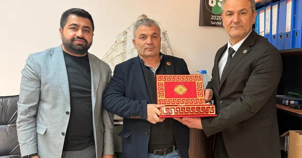 İzmit Belediyesi muhtarları mutlu günlerinde unutmuyor