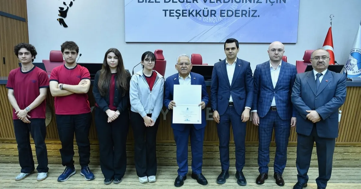 Kayseri Büyükşehir'den 19 Mayıs Temsili Gençlik Meclisi Projesi'ne tam destek